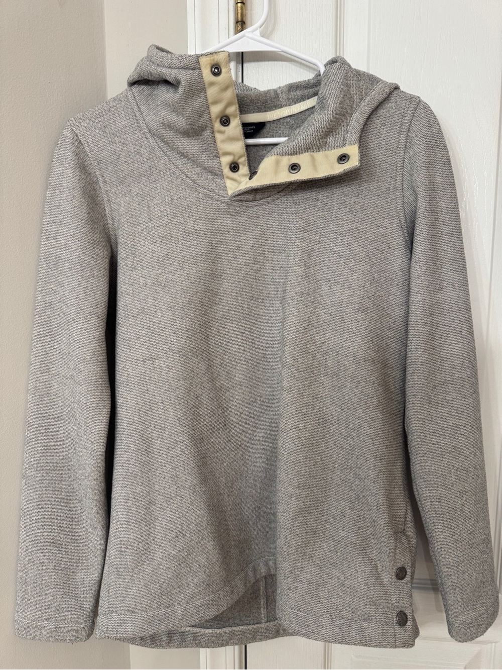 The North Face Women's Light Gray Hooded Pullover